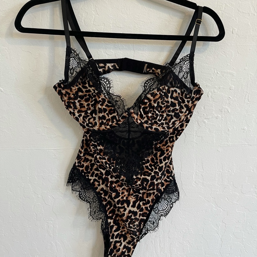 Forever 21 leopard lace sexy bodysuit